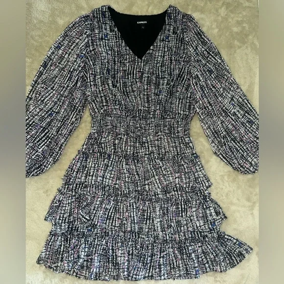 Express V-Neck Tiered Skirt Mini Dress - Picture 4 of 7